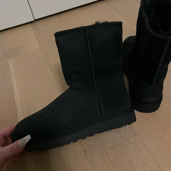 NEW UGGS - Picture 3 of 4